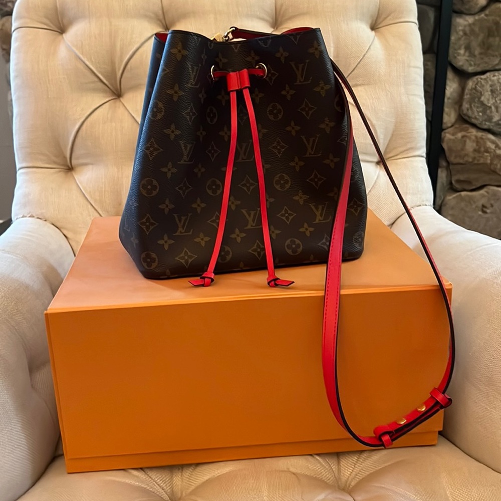 Louis Vuitton NÉONOÉ in Monogram with Poppy accents